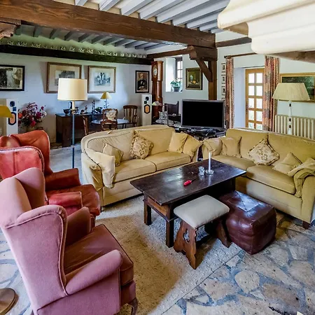 Beautiful Castle In With Private Pool, Cleaning Included בית נופש