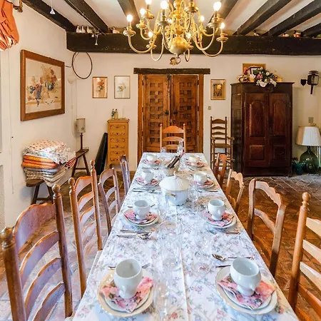 בית נופש Beautiful Castle In With Private Pool, Cleaning Included